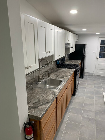 Building Photo - 46 Bond St