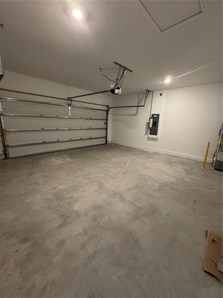 Building Photo - 6626 SW 89th Ln