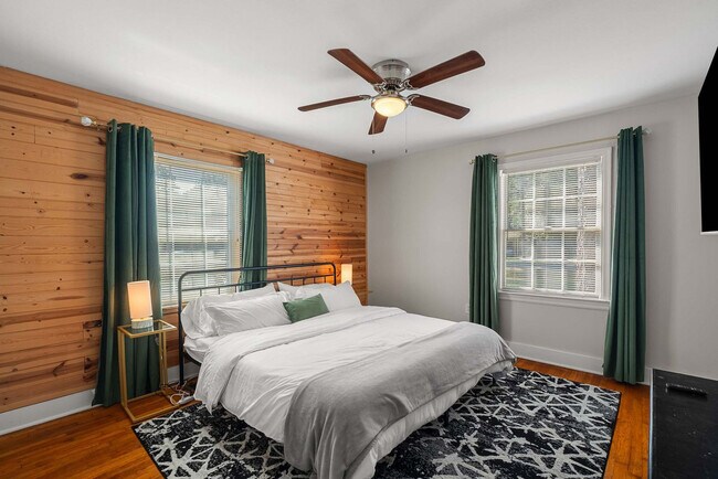 Building Photo - 1707 1st Terrace