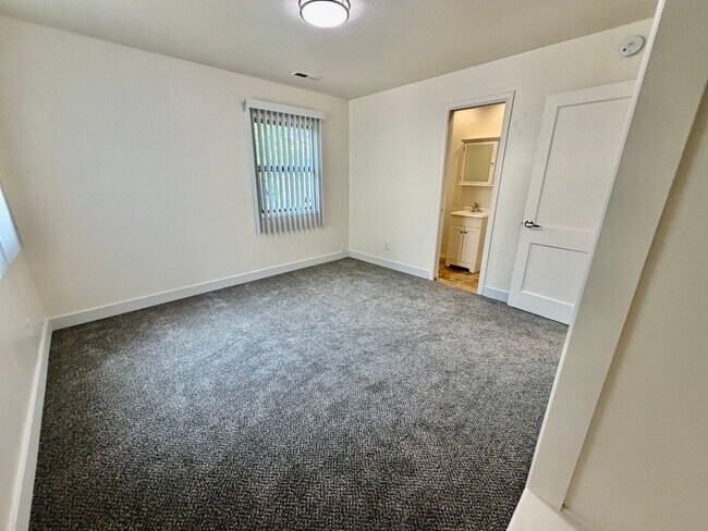 Building Photo - Kenton 3BR/2BA Single-Level Home | Private Yard, W/D Included & Off-Street Parking