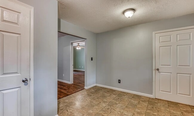 Building Photo - 4320 Comet Ln