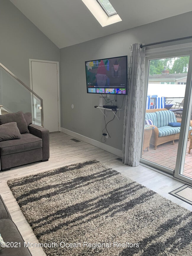 Building Photo - 28 Dwight Dr