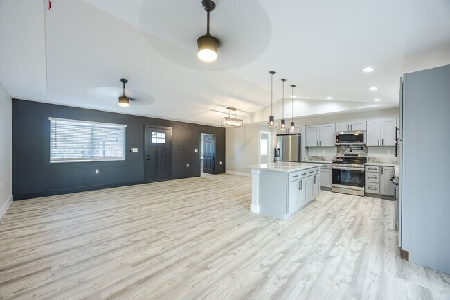 Building Photo - 3 Bedroom Unit in Keaau