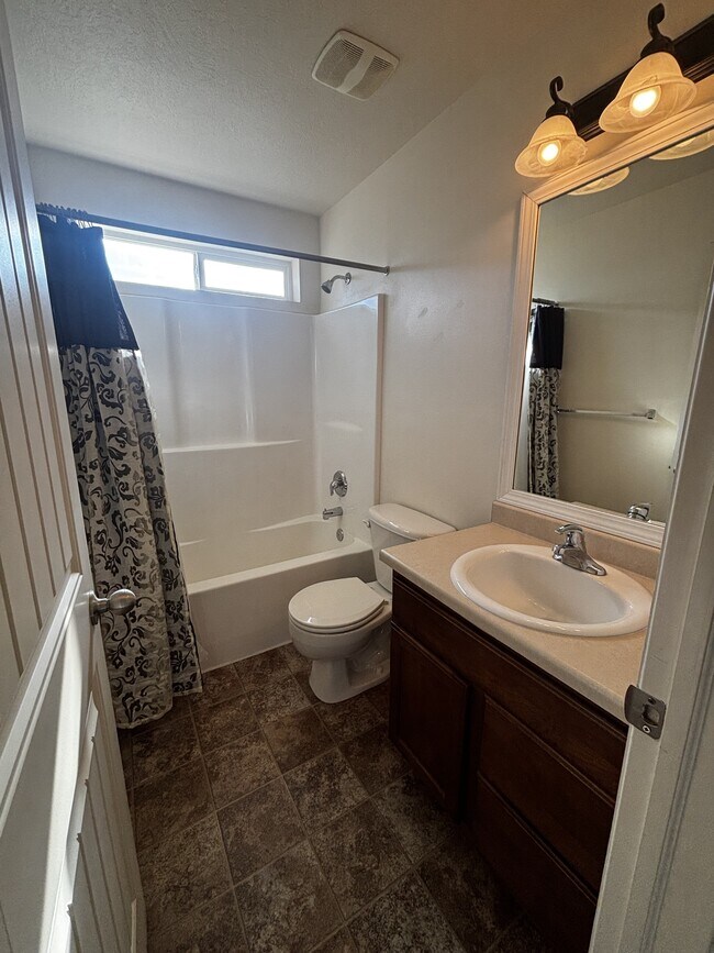 Building Photo - 2431 Ox Yoke Dr