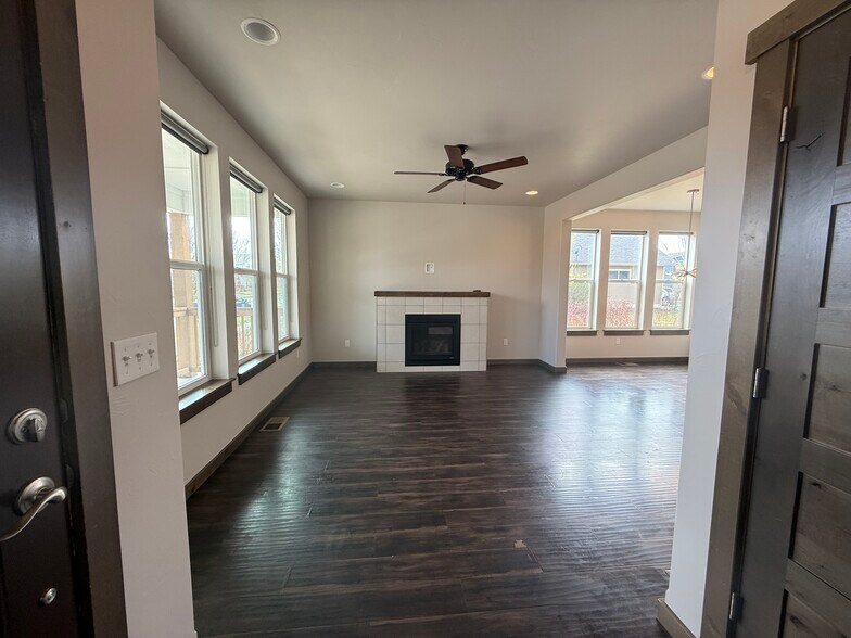 Building Photo - 3357 Sora Way