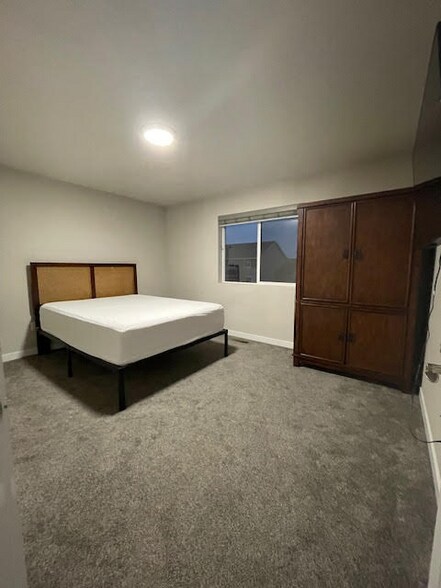 Building Photo - 15335 Stovall Ave