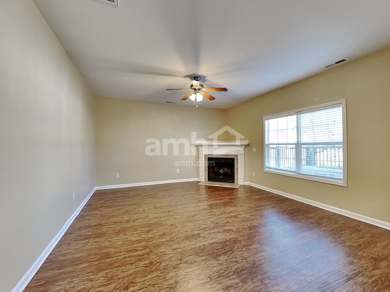 Building Photo - 218 Spinel Ln