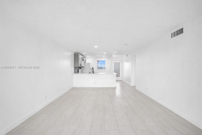 Building Photo - 2601 NE 3rd Ct