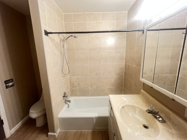 Building Photo - 310 E 1400 S