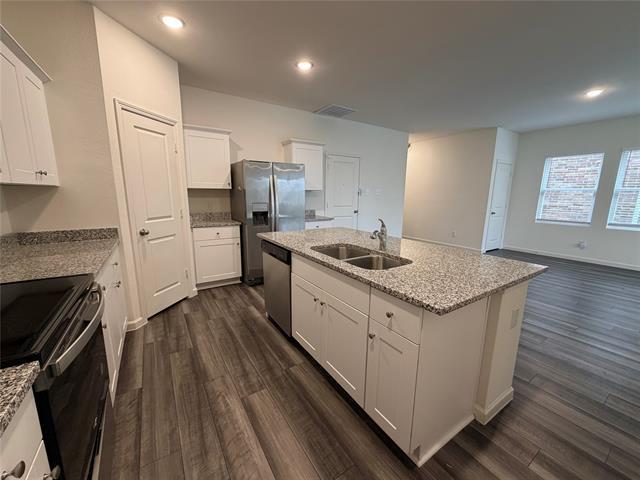 Building Photo - 609 Delaware Ave