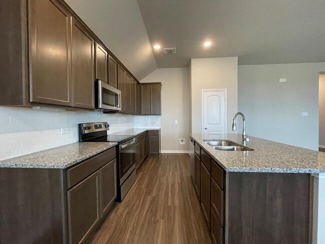 Building Photo - 7519 Broadmoor Cv