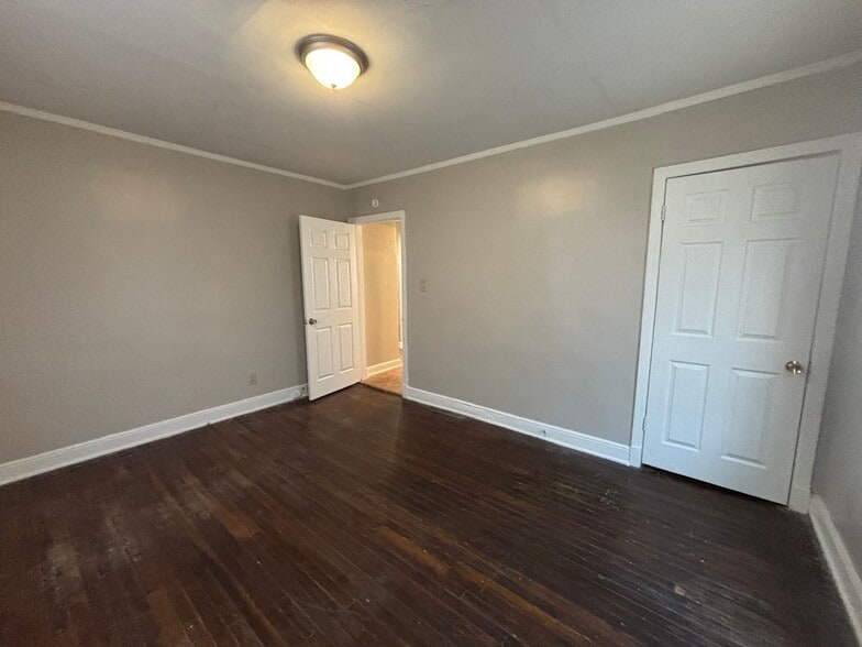 Building Photo - 3733 Vernon Ave