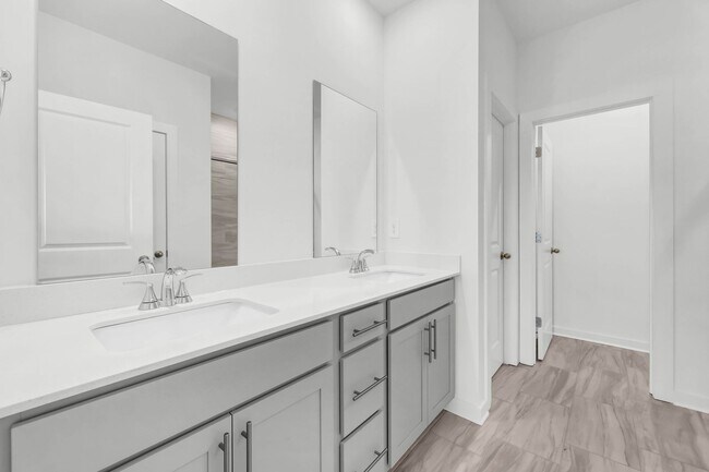 Building Photo - 2356 Woodmeadow Dr