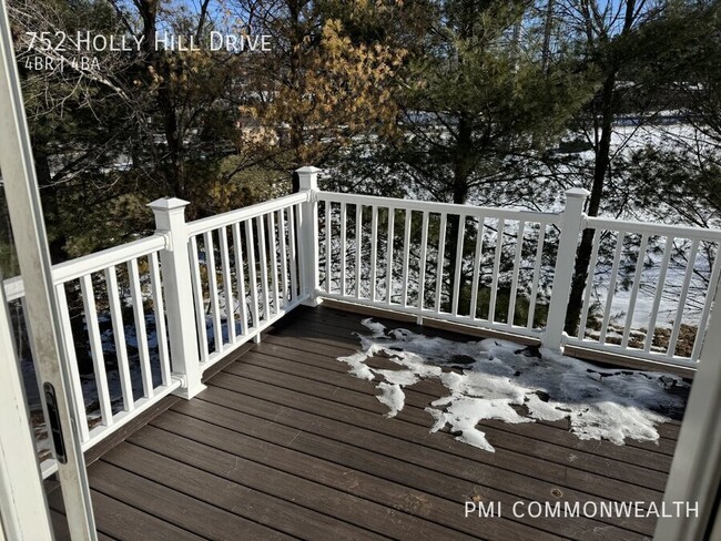 Building Photo - 752 Holly Hill Dr