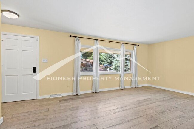 Building Photo - 1363 Ginny Ln