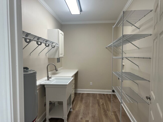 Building Photo - Stunning One Level Home located in central Johnson City!  