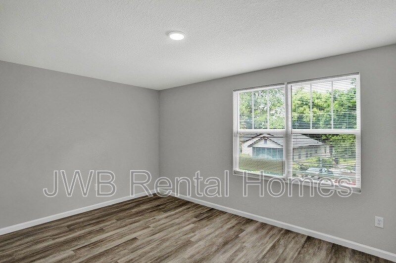 Building Photo - 2134 Clemente Dr