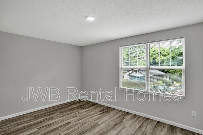 Building Photo - 2134 Clemente Dr