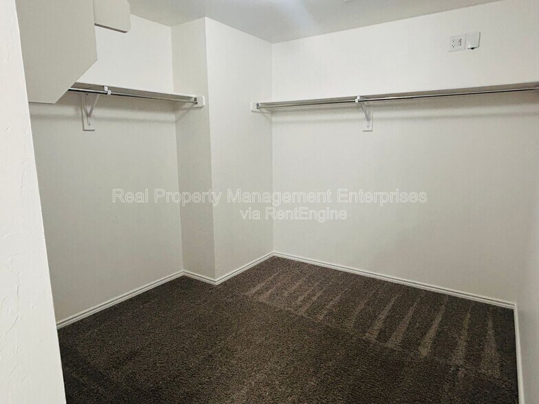 Building Photo - 11624 NW 96th St