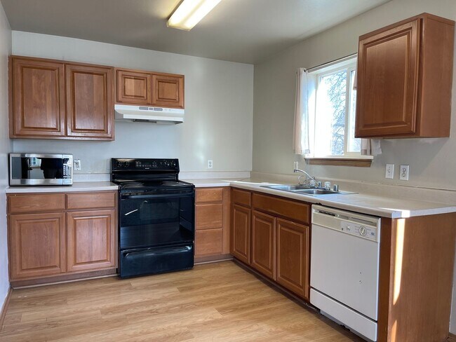 Building Photo - 2503 E Sharp Ave