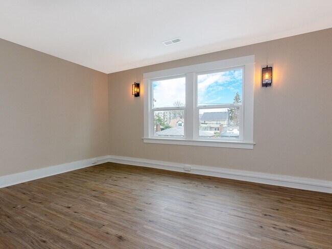 Building Photo - 4215 N Colonial Ave