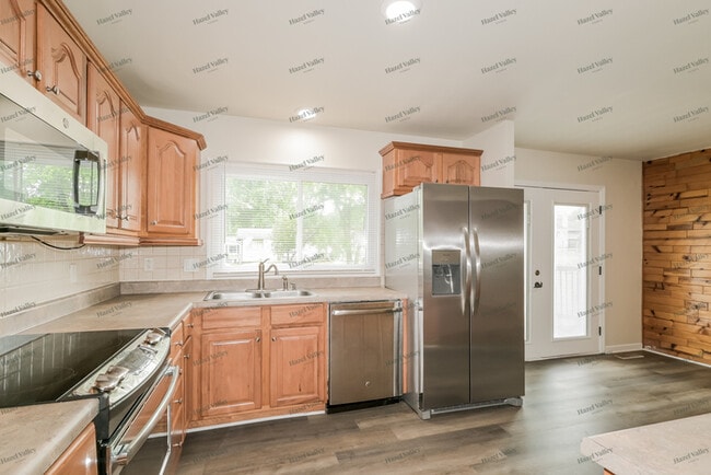 Building Photo - 548 Goldwood Dr