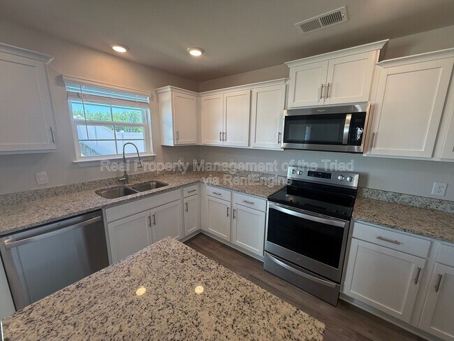 Building Photo - 5277 Ironwood Dr