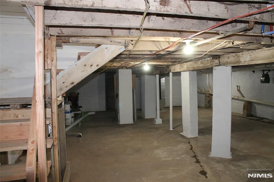 Building Photo - 519 Roosevelt Ave