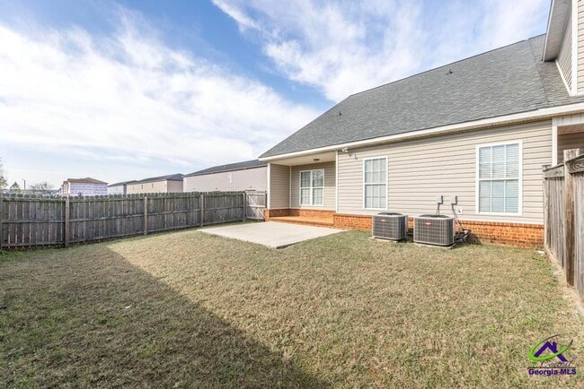 Building Photo - 206 Beau Claire Cir