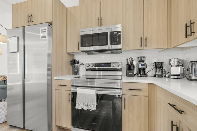 Building Photo - 3309 NE 42nd Pl