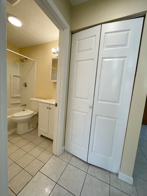 Building Photo - 20 Kenmar Dr