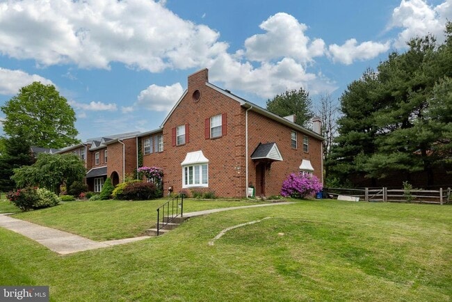 Building Photo - 126 Lampeter Ct