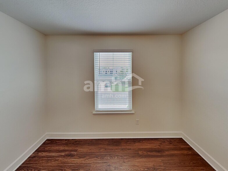 Building Photo - 417 Sandstone Dr