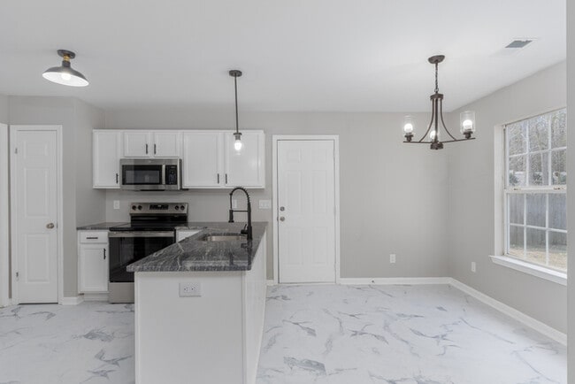 Building Photo - 1021 Aderley Oak Dr