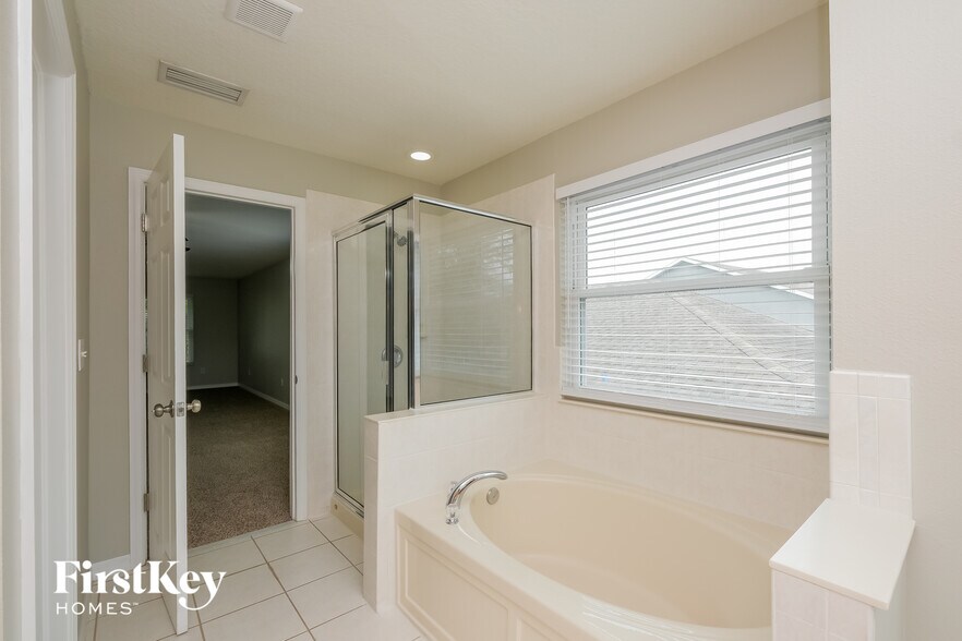 Building Photo - 11108 Creek Haven Dr