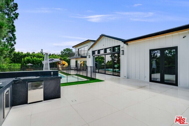 Building Photo - 16015 Valley Wood Rd