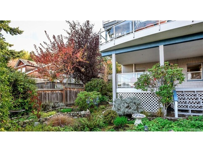 Building Photo - 4022 59th Ave SW