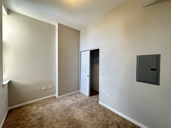 Building Photo - 1464 S Michigan Ave