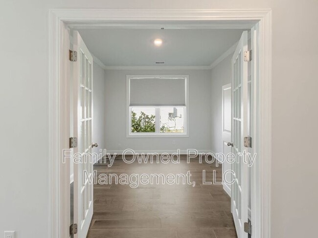 Building Photo - 208 Shortmarsh St