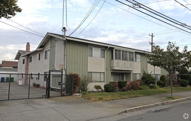 Building Photo - Broadway Manor