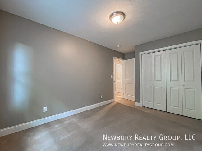 Building Photo - 147 Banksville Pl