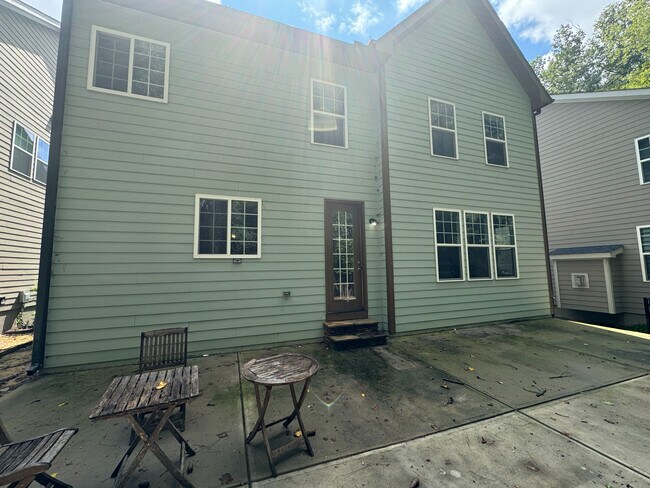 Building Photo - Room in House on Grande Chateau Ln