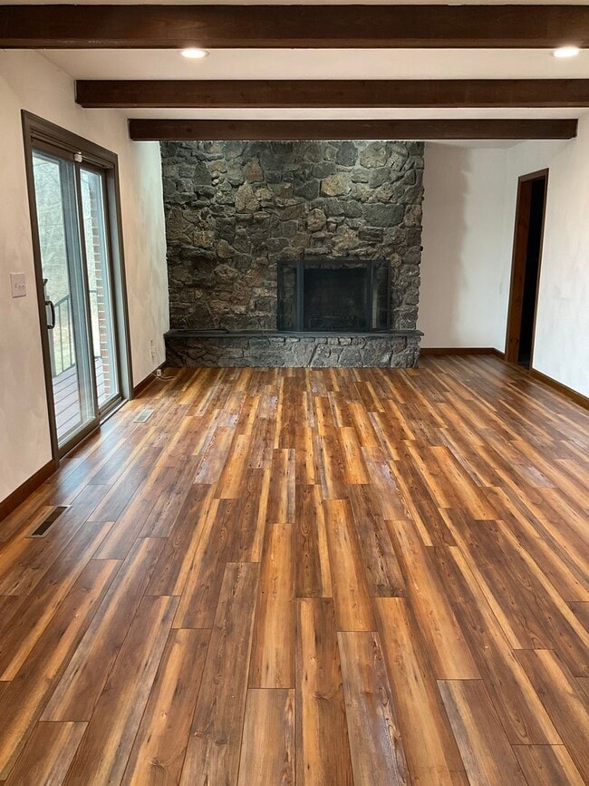 Building Photo - 33 Estates View Dr