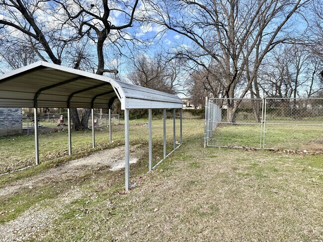 Building Photo - 709 11th Ave NW