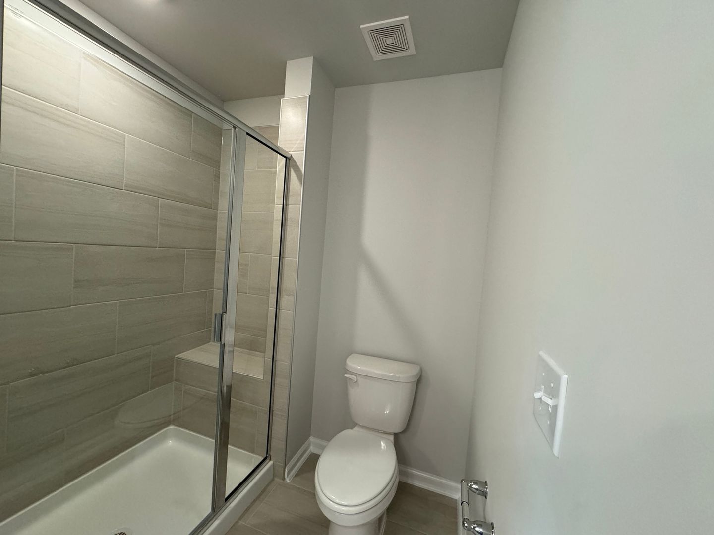 Building Photo - 370 Devon Clfs Dr