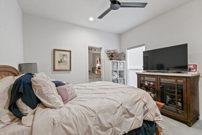 Building Photo - 809 Meadowbend Loop S