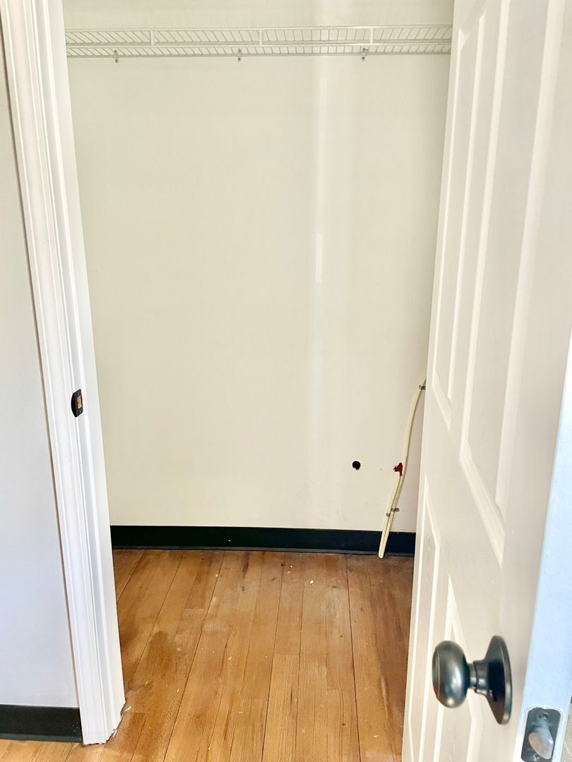 Building Photo - 548 Roosevelt Ave