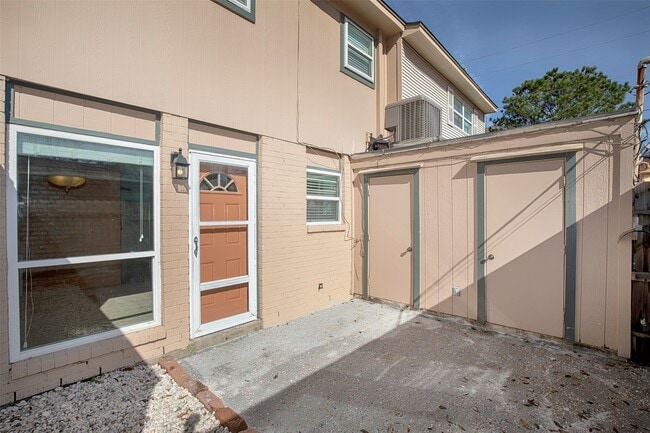 Building Photo - 431 Sunset Dr