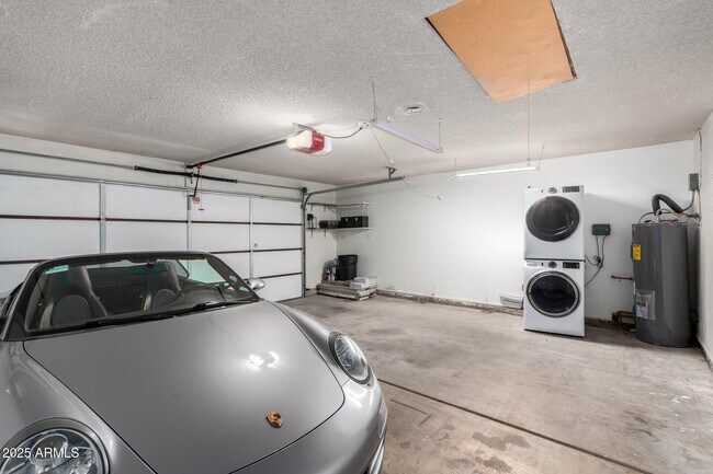 Building Photo - 7731 E Rose Ln