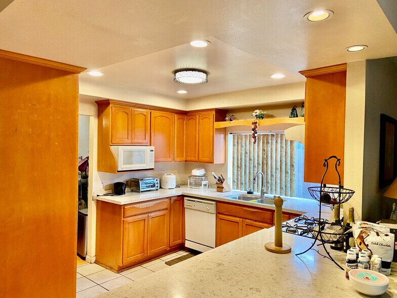 Kitchen - 4060 Garden Ave